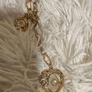 Vintage  Richelieu gold tone  Pendant Necklace